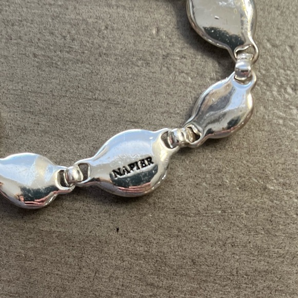 Vintage Napier Station Necklace Cream And Silver Tone Adjustable Signed - Picture 4 of 7